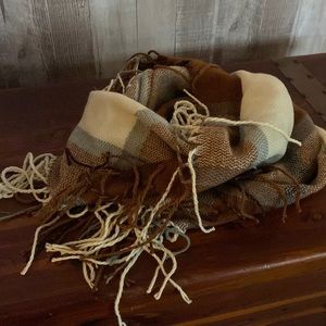 Fringe infinity scarf